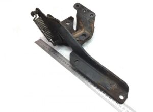 Balama inferioară deflector grilă stânga scania 1785546 1 Balama inferioară deflector grilă stânga scania 1785546