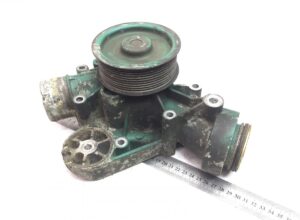 Pompa de răcire pentru motor volvo - coduri: 20833355, 20834409, 20997647, 21417491, 85003894, 7420834409, 7420997650 1 Pompa de răcire pentru motor volvo – coduri: 20833355, 20834409, 20997647, 21417491, 85003894, 7420834409, 7420997650