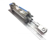 Cilindru hidraulic pentru deschiderea ușii Volvo V0136162