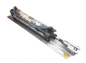 Cilindru hidraulic de deschidere a ușii volvo v0119261 1 Cilindru hidraulic de deschidere a ușii volvo v0119261