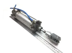 Cilindru pneumatic de deschidere ușă volvo v0136162
