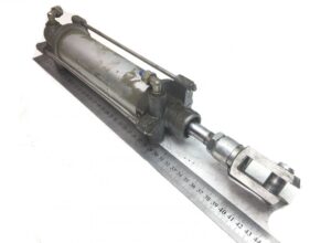 Cilindru hidraulic de deschidere a ușii pentru volvo v0136162