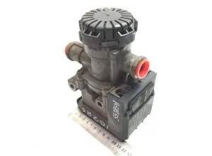 Supapă ebs axa față dreapta volvo 20828237 20570906 21122034 20428938 5801290649 7485003022 7420828237 7420428938 7420570906 504100409 7421122034 5801910304