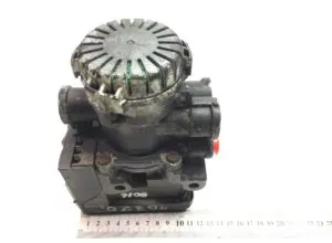 Supapă ebs axa față dreapta volvo 20828237 / 20570906 / 21122034 / 20428938 / 5801290649 / 7485003022 / 7420828237 / 7420428938 / 7420570906 / 504100409 / 7421122034 / 5801910304