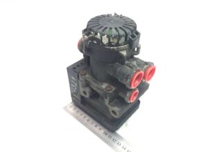 Supapă ebs axa față dreapta volvo – 20828237 20570906 21122034 20428938 5801290649 7485003022 7420828237 7420428938 7420570906 504100409 7421122034 5801910304