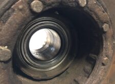 Butuc roată, frână cu disc, axa motrice stânga Volvo - Coduri: 3092710, 85103803, 21575071, 20516966, 85105696, 3988838