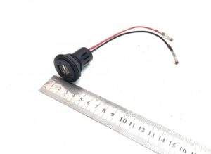 Adaptor auto cu port usb și cabluri de alimentare 1 Adaptor auto cu port usb și cabluri de alimentare