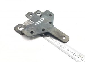 Suport din cadru scania 1399145 - piesa metalică cu orificii de prindere 1 Suport din cadru scania 1399145 – piesa metalică cu orificii de prindere