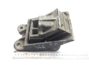 Izolator de vibrații motor dreapta față man 81962100614 8196210 0614