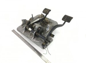 Pedalier ambreiaj și frână cu panou pentru volvo (8189959, 20707243, 1062685, 8189994, 1628060) 1 Pedalier ambreiaj și frână cu panou pentru volvo (8189959, 20707243, 1062685, 8189994, 1628060)