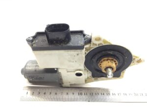 Motor regulator de geam dreapta pentru man 8128601-6138, 8125970-6108 1 Motor regulator de geam dreapta pentru man 8128601-6138, 8125970-6108