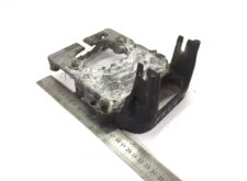 Suport de la cutia de viteze MAN 81325610050 8132561-0050 (cu riglă pentru dimensiuni)