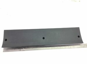 Capac din plastic pentru cabină man cu dimensiuni aproximative de 55 cm x 10 cm, coduri 81629300191, 8162930-0191, 81629300112, 8162930-0112