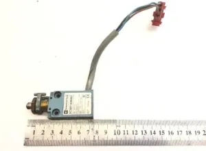 Comutator pedală de frână schneider electric xcmf-143507 pentru scania