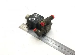 Valvă solenoid scania 1421326 1536308 (cu măsurare în centimetri)
