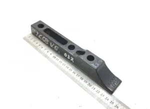 Suport din cadru scania 2407420 – lungime 25 cm, metalic, cu găuri de prindere