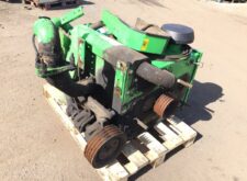 Pompa de vid Scania verde second-hand pe palet de lemn