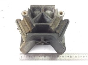 Izolator de vibrații motor spate stânga man – coduri 81962100598, 81962100582, 810962100583, 8196210-0598, 8196210-0582, 8196210-0583