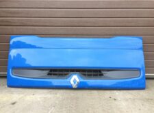 Grilă frontală albastră Renault cu emblemă