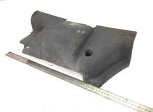 Capac din plastic pentru partea dreaptă sub bara față scania 1383330 1 Capac din plastic pentru partea dreaptă sub bara față scania 1383330