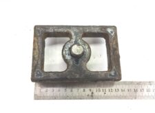 Piesă metalică pentru reglarea arcului lamelar al axei față MAN (cod: 85413360017)