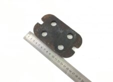 Placă metalică perforată pentru cutie de viteze Scania cu 4 găuri și riglă de măsurat
