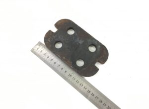 Placă metalică perforată pentru cutie de viteze scania cu 4 găuri și riglă de măsurat
