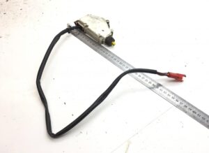Motor închidere centralizată stânga scania cu cablu și conector roșu 1 Motor închidere centralizată stânga scania cu cablu și conector roșu