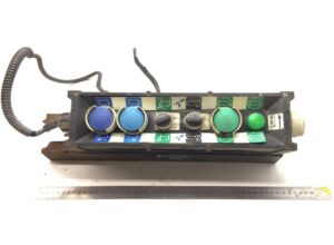 Comutator de control pentru vehicule mercedes cu butoane colorate și cablaj integrat