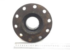 Cardan de capăt cutie de viteze DAF - piesă metalică cu multiple găuri de fixare