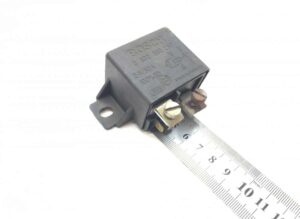Releu de tensiune bosch 0 332 002 257 24v 50a mercedes 1 Releu de tensiune bosch 0 332 002 257 24v 50a mercedes
