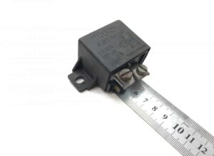 Releu de tensiune bosch 0 332 002 157 24v 30a mercedes 1 Releu de tensiune bosch 0 332 002 157 24v 30a mercedes