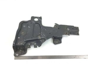 Suport far dreapta pentru volvo - cod 84228541 1 Suport far dreapta pentru volvo – cod 84228541