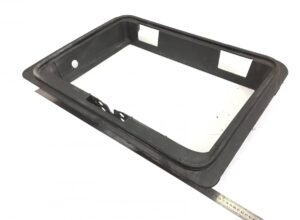 Capac compartiment de depozitare cabină - cadru din plastic stânga pentru volvo 1 Capac compartiment de depozitare cabină – cadru din plastic stânga pentru volvo