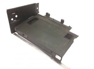 Placă de separare sub pat stânga pentru volvo - cod 84014456 1 Placă de separare sub pat stânga pentru volvo – cod 84014456