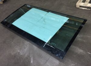 Geam lateral autobuz, primul etaj stânga, scania - 2080x1000 mm 1 Geam lateral autobuz, primul etaj stânga, scania – 2080×1000 mm
