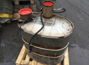 Tobă de eșapament volvo 20703415 completă, cu duze și furtunuri atașate 1 Tobă de eșapament volvo 20703415 completă, cu duze și furtunuri atașate