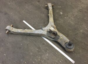 Braț de control față dreapta inferior volvo – 30837042