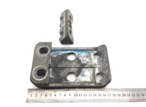 Suport pentru apărător de noroi, axa motrică față dreaptă, volvo, cod 20383038 / 20382890 1 Suport pentru apărător de noroi, axa motrică față dreaptă, volvo, cod 20383038 / 20382890