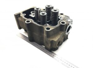 Chiuloasă scania cu supape și arcuri - coduri compatibile: 1846123, 1909203, 1750995, 2062690, 2037442, 2037441, 2057412, 2081239, 2609859, 570997, 570123, 574374 1 Chiuloasă scania cu supape și arcuri – coduri compatibile: 1846123, 1909203, 1750995, 2062690, 2037442, 2037441, 2057412, 2081239, 2609859, 570997, 570123, 574374