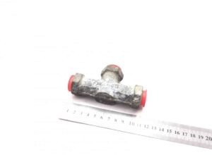 Valvă de aer pentru sistem pneumatic, conexiune în t, metalică, 3 căi, cu capace de protecție roșii