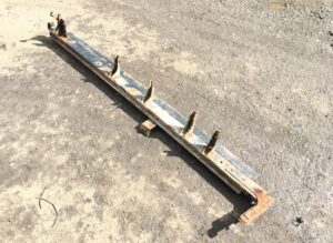 Suport metalic pentru plăci de trepte dreapta renault 5010574868