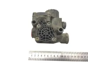 Supapă abs axa față stânga pentru volvo – coduri: 20516342, 21893128, 5001866013, 7420516342, 41027223, 41027224, a0044298744, 0044298744, 9959212