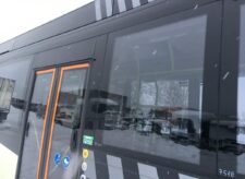 Geam lateral autobuz - dreapta față - Volvo 22315129