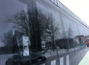 Geam lateral autobuz, etaj superior, stânga, volvo
