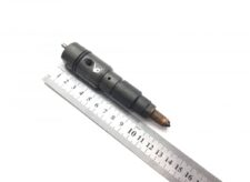 Injector de combustibil Mercedes A0020105051 (cu riglă pentru dimensiuni)