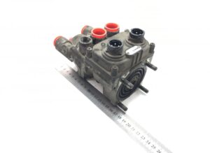 Supapă principală de frână pentru mercedes a0044315005 / a0044316305 1 Supapă principală de frână pentru mercedes a0044315005 / a0044316305