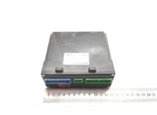 Unitate de control Volvo cu conectori colorați (albastru, verde) și etichetă albă