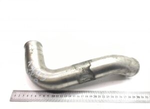 Conductă de lichid de răcire metalică, cotită, volvo 77700503 1 Conductă de lichid de răcire metalică, cotită, volvo 77700503