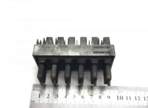 Panou de siguranțe scania 1320852 - modul siguranțe auto 8 pini 1 Panou de siguranțe scania 1320852 – modul siguranțe auto 8 pini